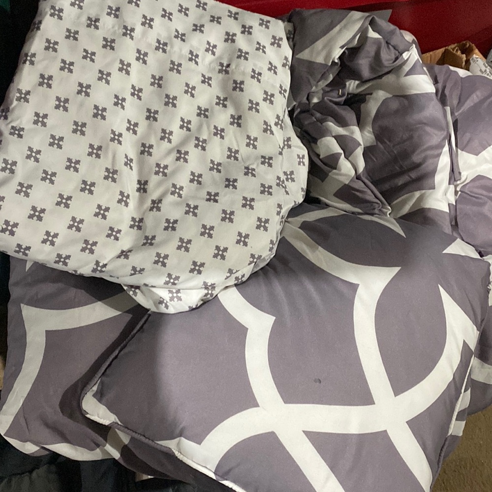 Queen complete bed set